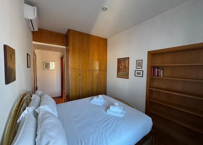 Comfy Vatican Hideaway Апартаменты *